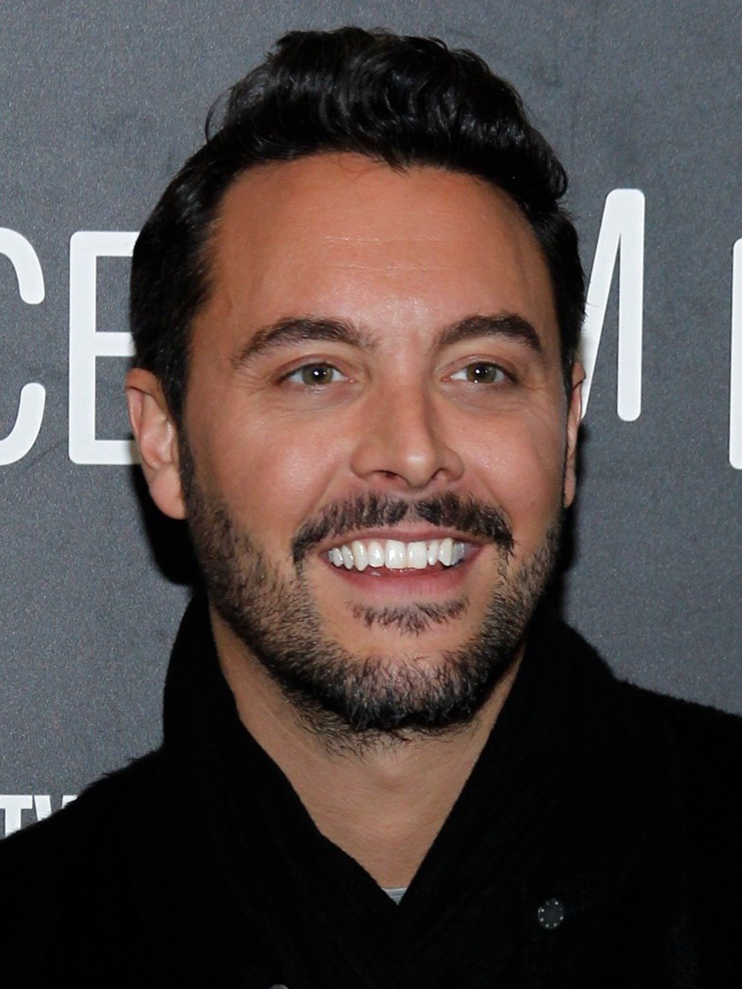 How tall is Jack Huston?